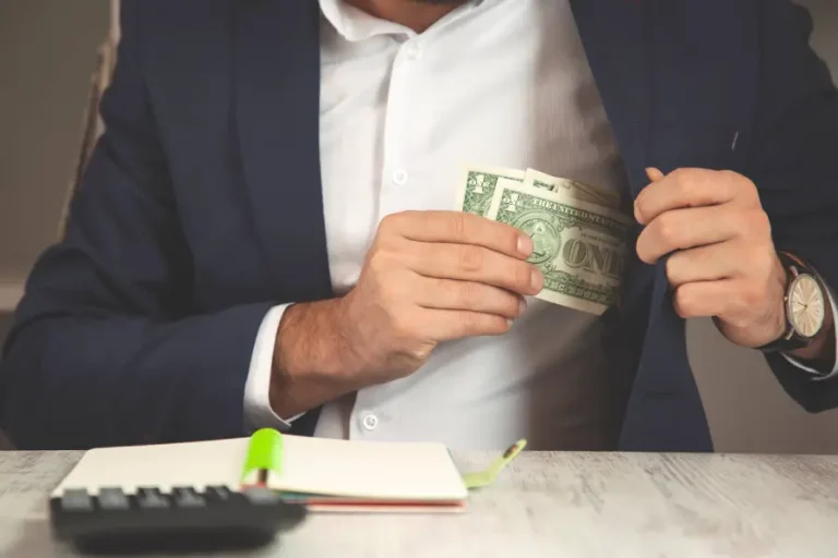 وکیل اختلاس