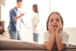 تقاضای صدور حكم مبنی بر سلب حضانت خوانده به علت مشکلات اخلاقی