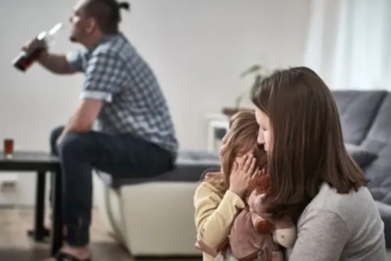 سلب حضانت سرپرست پدر به دلیل اعتیاد