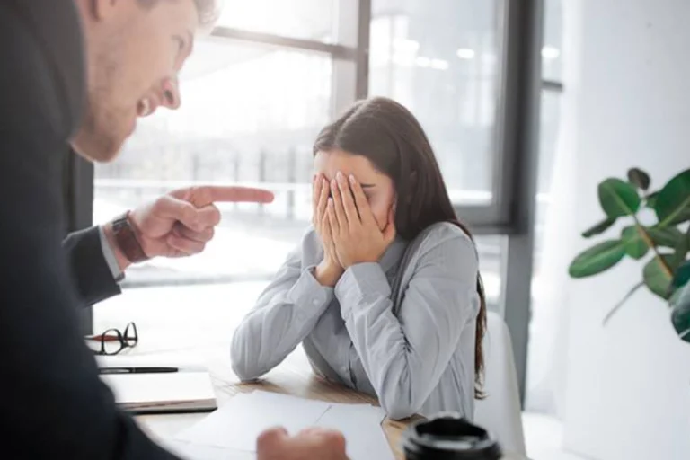 شکوائیه علیه گرفتن امضا با جبر و تهدید