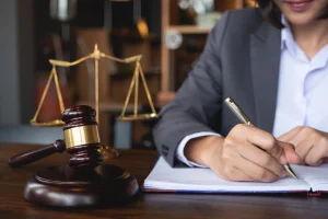 درخواست صدور قرار عدم خروج متهم از کشور